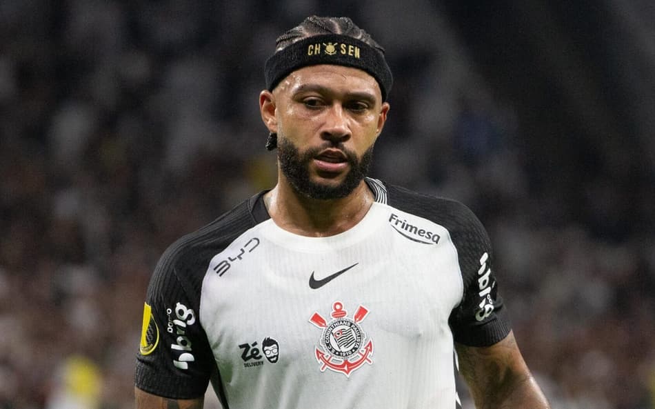 Memphis Depay perdeu pênalti no clássico (Foto: Bruno Escolástico/ESCOLÁSTICO FOTOGRAFIA)