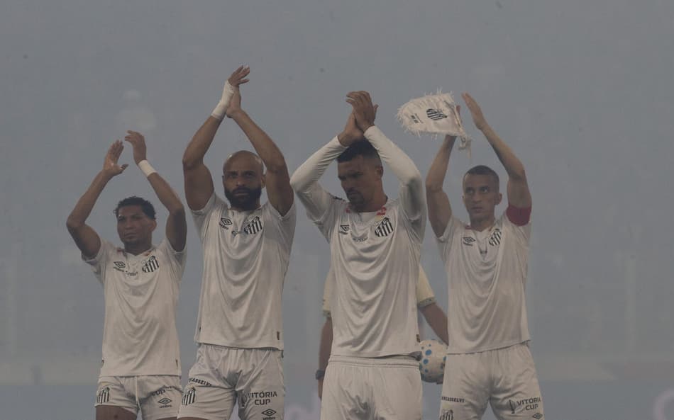 Jogadores do Santos antes do duelo com o Athletico (Foto: Hedeson Alves/ Agif/Gazeta Press)