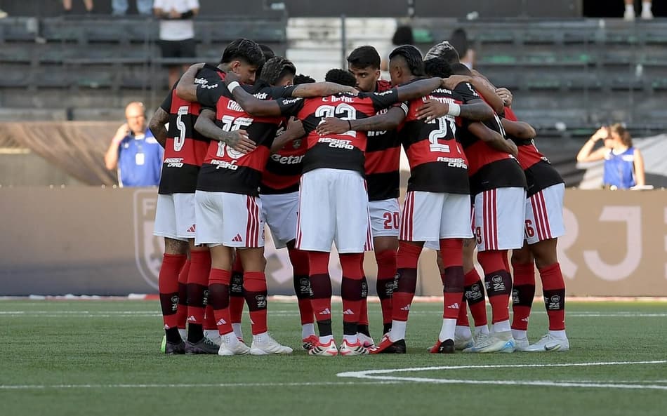 Jogadores do Flamengo antes do duelo com o Botafogo (Foto: Dhavid Normando/Código19/Gazeta Press)