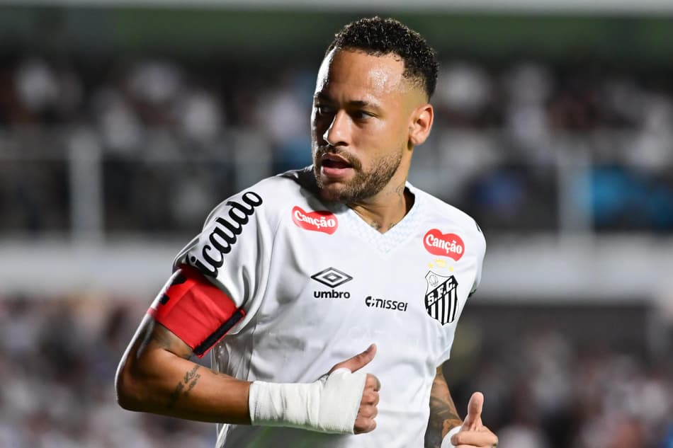 Neymar retorna ao Santos depois de dez jogos e faz a estreia na temporada. (Foto: Jota Erre/ Agif/Gazeta Press)