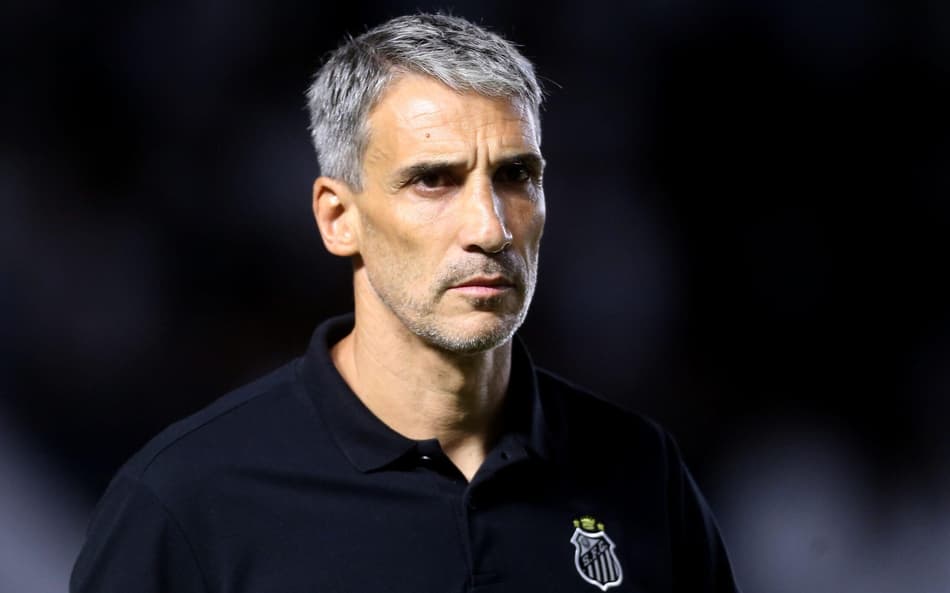 Vojvoda durante a vitória do Santos por 6 a 0 diante do Velo Clube, na Vila Belmiro. (Foto: Guilherme Dionizio/Código19/Gazeta Press)