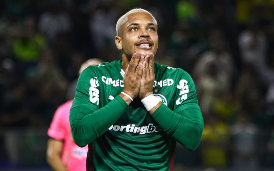 Vitor Roque em ação pelo Palmeiras (Foto: Vinicius Nunes/Agência F8/Gazeta Press)