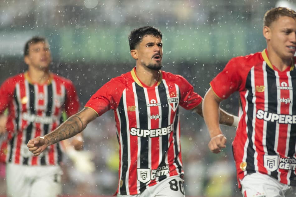 https://www.lance.com.br/sao-paulo/sao-paulo-vence-o-coritiba-e-segue-invicto-no-brasileirao.html