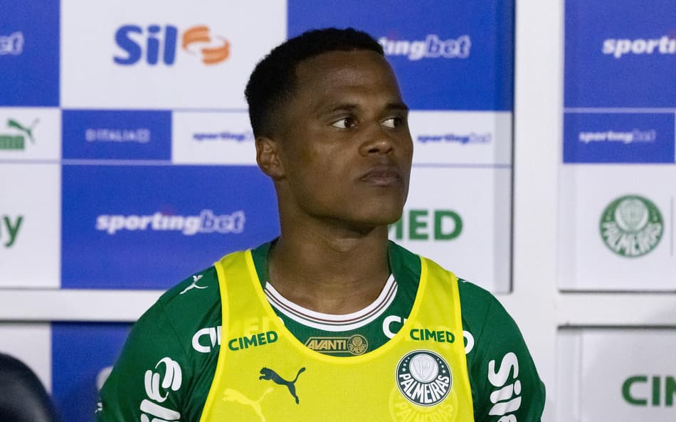 Arias no banco em Palmeiras x Fluminense (Foto: MARCUS ANGELO/Photo Premium/Gazeta Press)