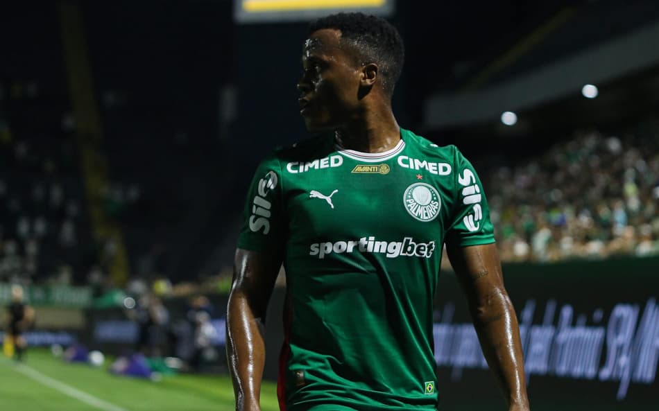 Arias impressiona Abel e abre concorrência por titularidade no Palmeiras