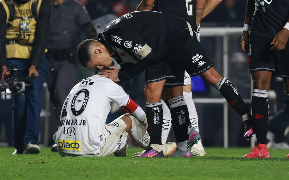 Neymar e Coutinho em Vasco x Santos (Foto: Léo Barrilari/GazetaPress)