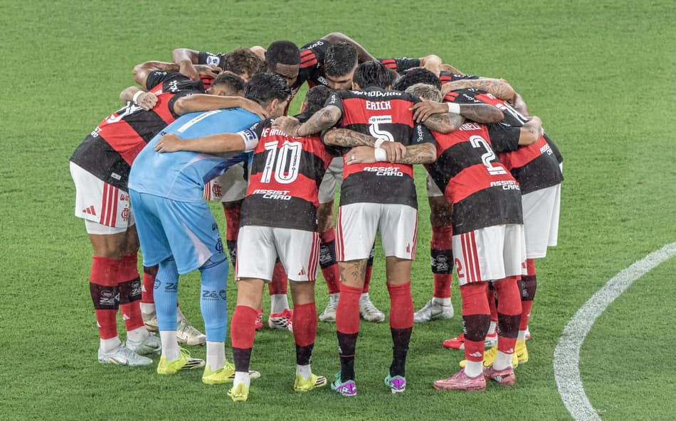 Jogadores do Flamengo antes do jogo com o Lanús (Foto: Maga Jr/Agência F8/Gazeta Press)
