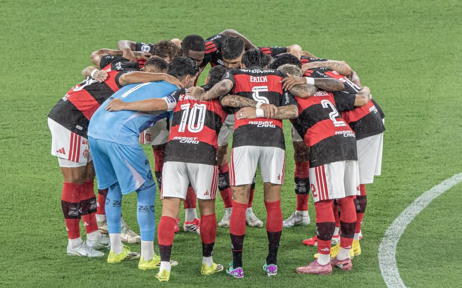 Jogadores do Flamengo antes do jogo com o Lanús (Foto: Maga Jr/Agência F8/Gazeta Press)