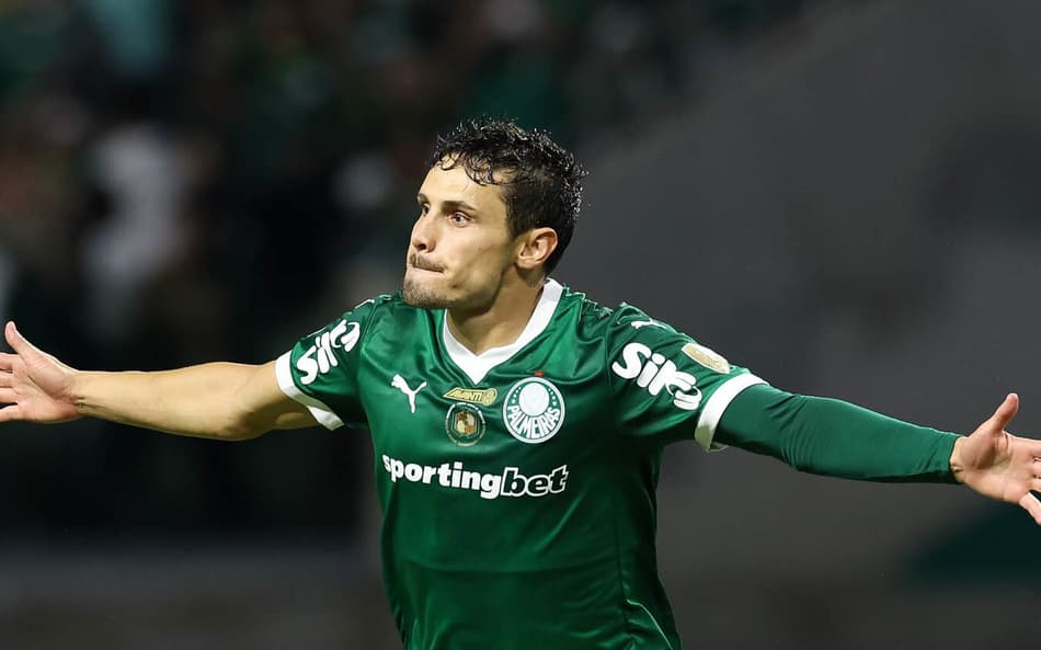 Veiga tenta retomar sequência de titularidades após recuperação (Foto: Cesar Greco/Palmeiras)