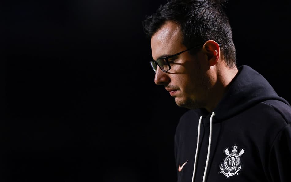 Lucas Piccinato é treinador do Corinthians desde 2024. (Foto: Rebeca Reis/ Staff Images Woman/ CBF)