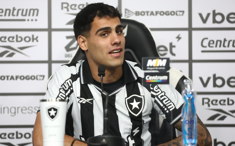 Lucas Villalba foi regularizado pelo Botafogo (Foto: Vítor Silva/Botafogo)