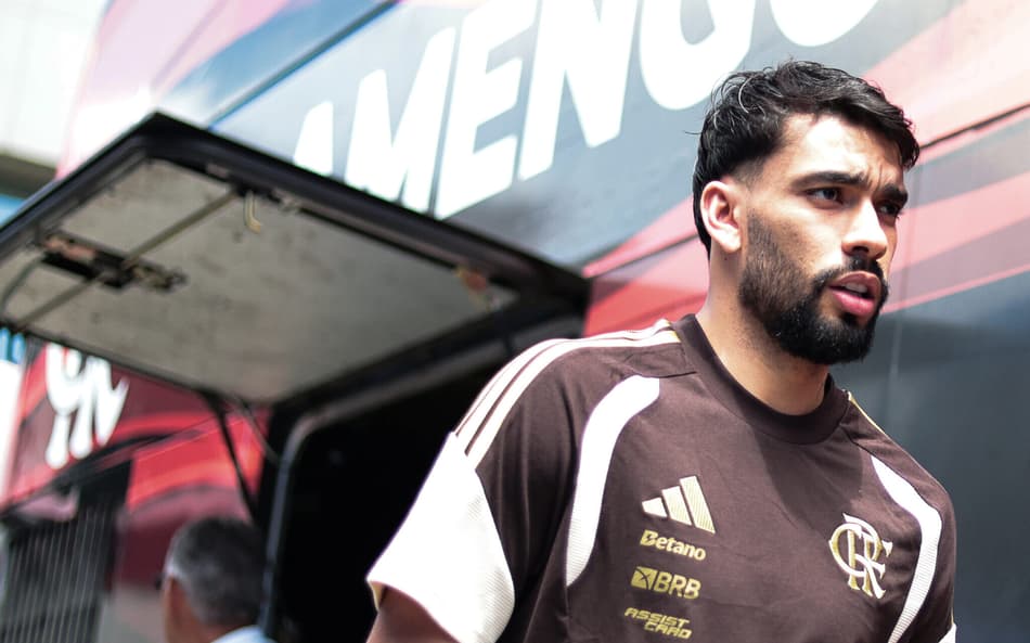 Lucas Paquetá na chegada do Flamengo em Brasília (Foto: Adriano Fontes/Flamengo)