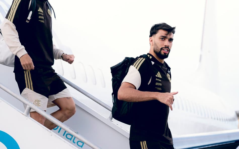 Lucas Paquetá na chegada do Flamengo em Brasília (Foto: Adriano Fontes/Flamengo)