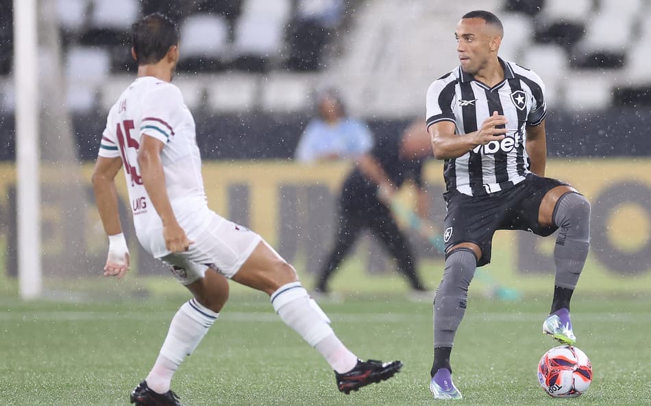 Marçal sofreu lesão no joelho e desfalcará o Botafogo (Foto: Vítor Silva/Botafogo)