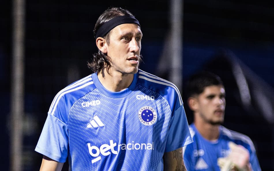 Emergência no banheiro? Cássio protagoniza momento inusitado em jogo do Cruzeiro