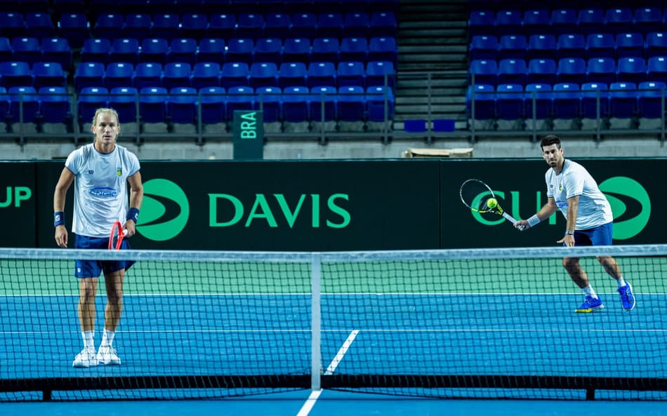 Os duplistas Rafael Matos (e) e Orlando Luz no treino para a Copa Davis (Foto: André Gemmer/CBT)