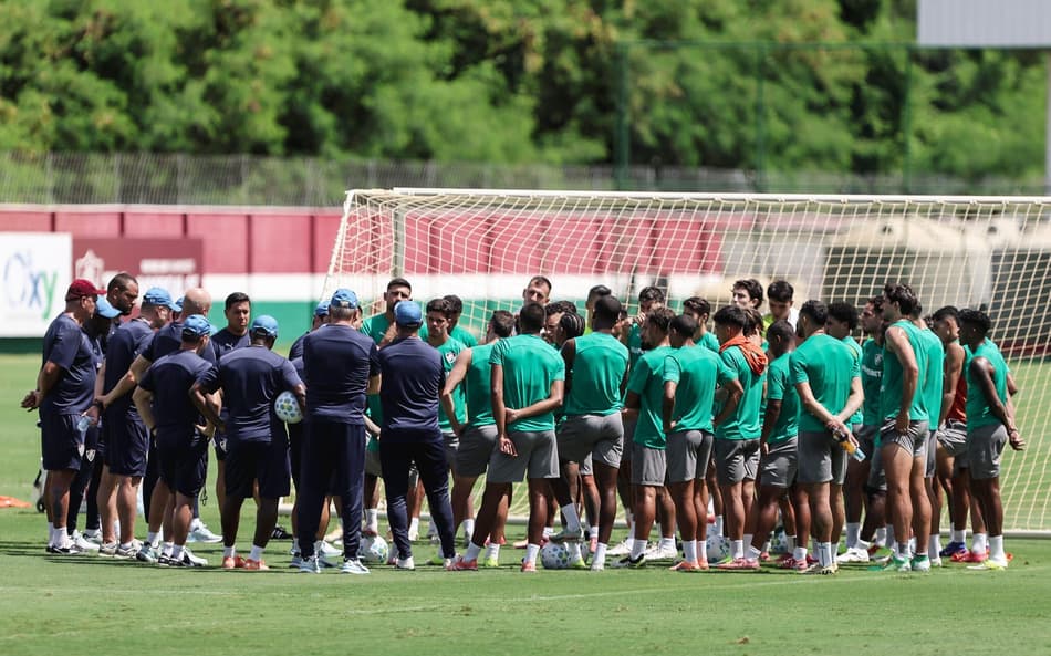 Jogadores do Fluminense e comissão técnica reunidos em treino (Foto: Lucas Merçon/ Fluminense FC)