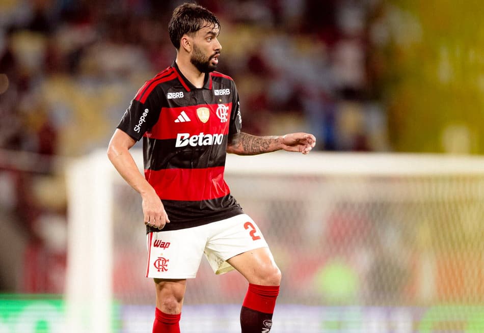 Beijo na trave e 'carga emocional': Paquetá ainda busca o primeiro gol no retorno ao Flamengo
