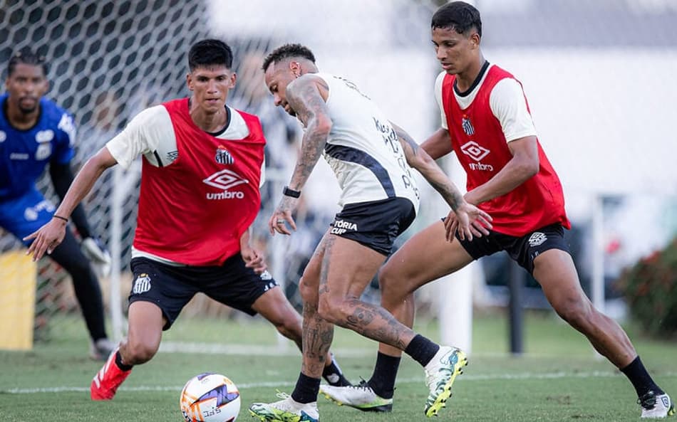 Neymar treina no CT Rei Pelé visando duelo contra o Velo Clube. (Foto: Raul Baretta/ Santos FC)