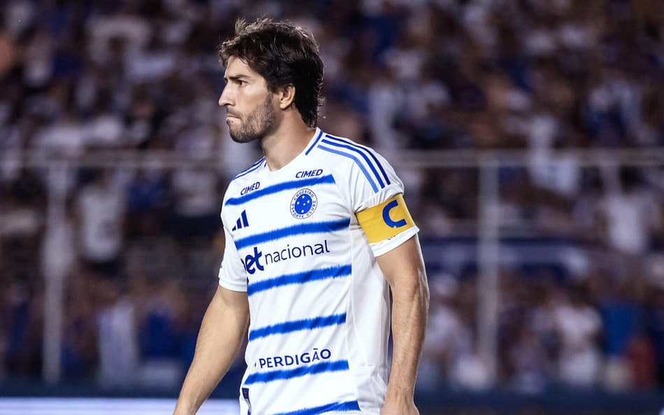Lucas Silva revela reunião do elenco do Cruzeiro com Tite e faz pedido à torcida