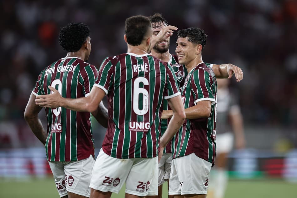 Jogadores do Fluminense comemoram gol de Savarino (Foto: Marcelo Gonçalves/ Fluminense FC)