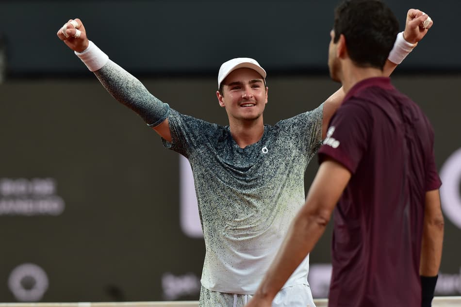 João Fonseca comemora ponto com Marcelo Melo na final do Rio Open (Foto: João Pires/Fotojump)