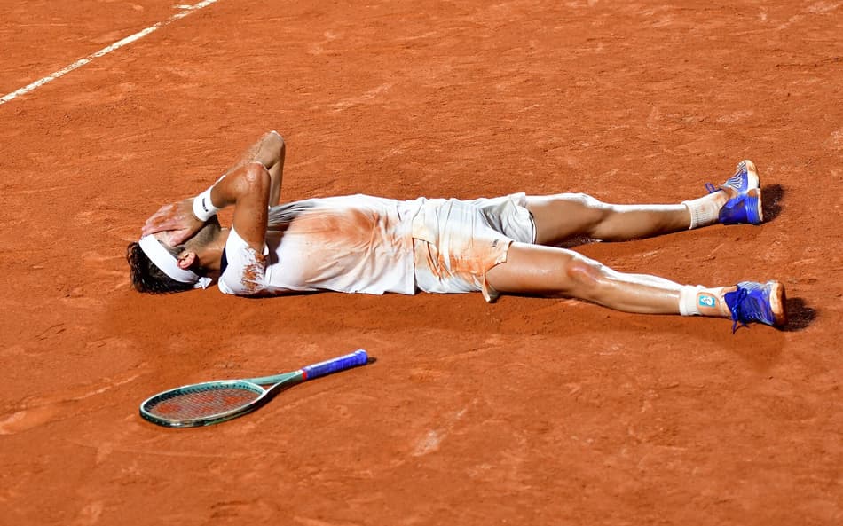 A emoção do argentino Tomas Etcheverry com o título do Rio Open (Foto: Fotojump)