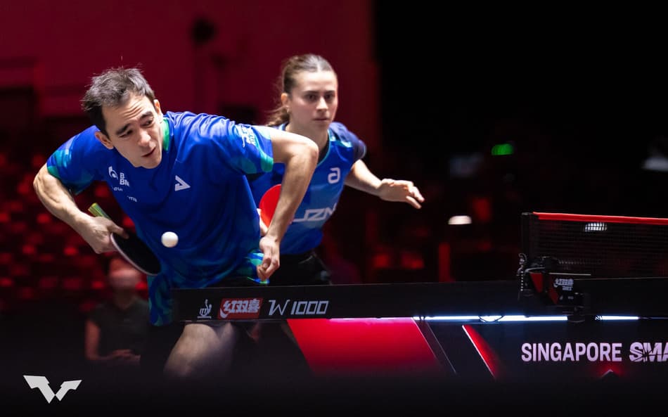 A dupla Hugo Calderano e Bruna Takahashi avançam às semifinais do WTT Singapura Smash 2026 (Foto: World Table Tennis)
