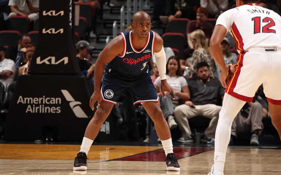 Chris Paul na partida de Miami Heat x Los Angeles Clippers (Foto: Issac Baldizon / NBAE / Getty Images / Getty Images via AFP)