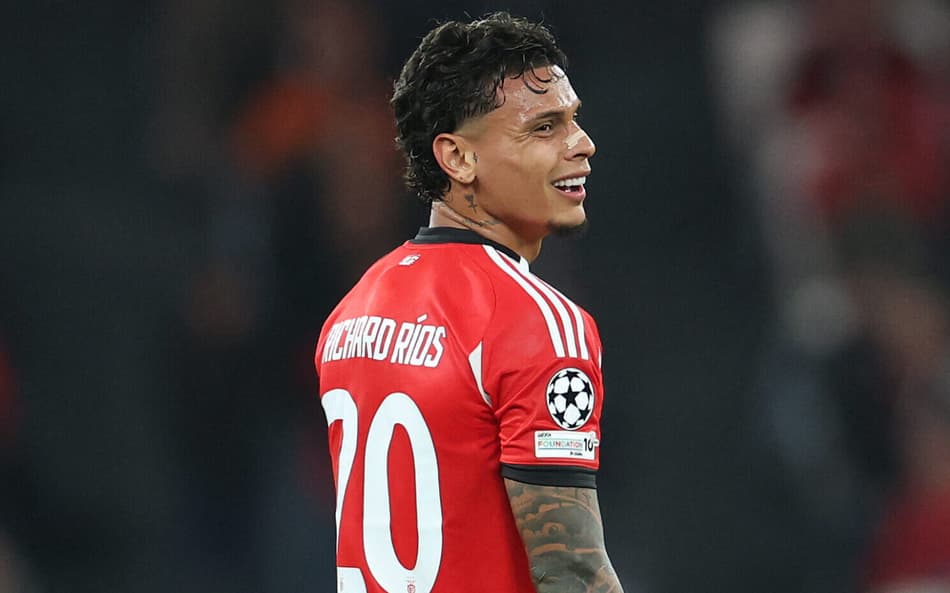 Richard Ríos, ex-Palmeiras, em ação pelo Benfica na Champions (Foto: Patricia de Melo Moreira/AFP)