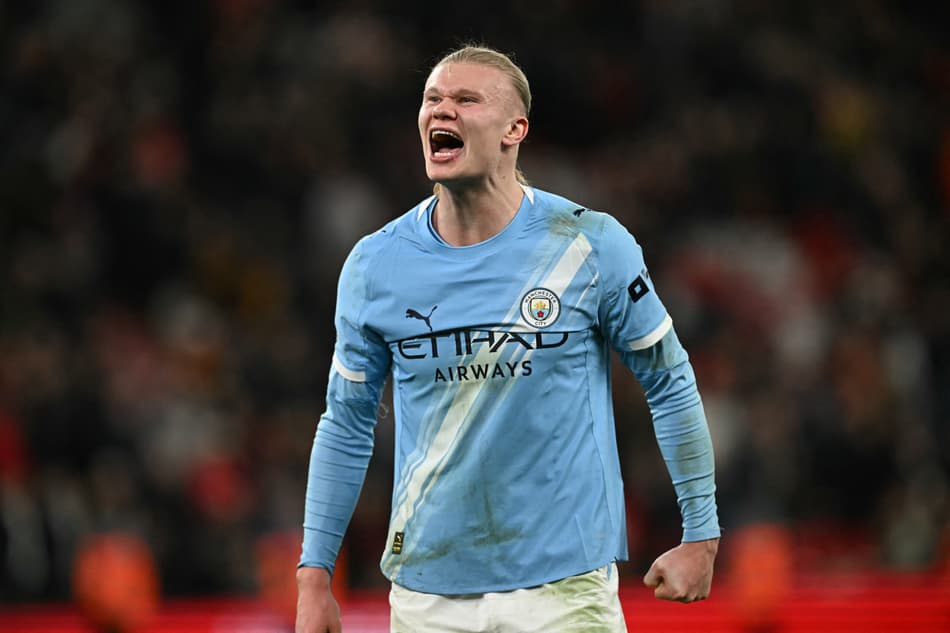 Haaland comemora gol da virada do City sobe o Liverpool (Foto: Paul ELLIS / AFP)