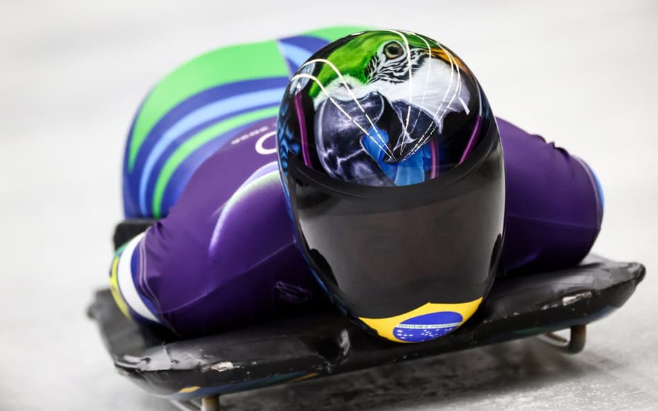 A brasileira Nicole Rocha Silveira participa do treino feminino de skeleton no Cortina Sliding Centre durante os Jogos Olímpicos de Inverno Milano Cortina 2026, em 9 de fevereiro de 2026. (Foto: Franck Fife/AFP)
