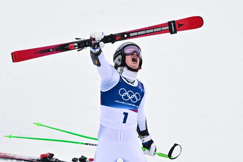 Lucas Pinheiro Braathen reage após a segunda descida do slalom gigante masculino nos Jogos Olímpicos de Inverno 2026. (Foto: Fabrice Coffrini/AFP)