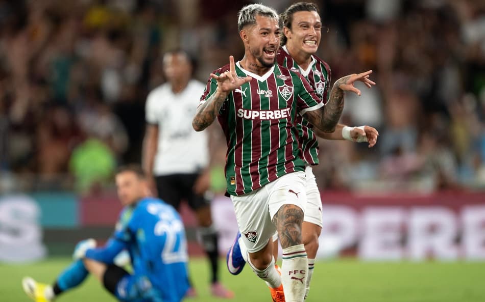 Acosta faz gol de placa em Fluminense x Botafogo (Foto: Jorge Rodrigues/AGIF/ Gazetapress)