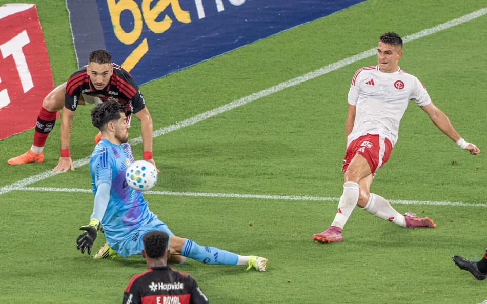 Borré marca em Flamengo x Internacional