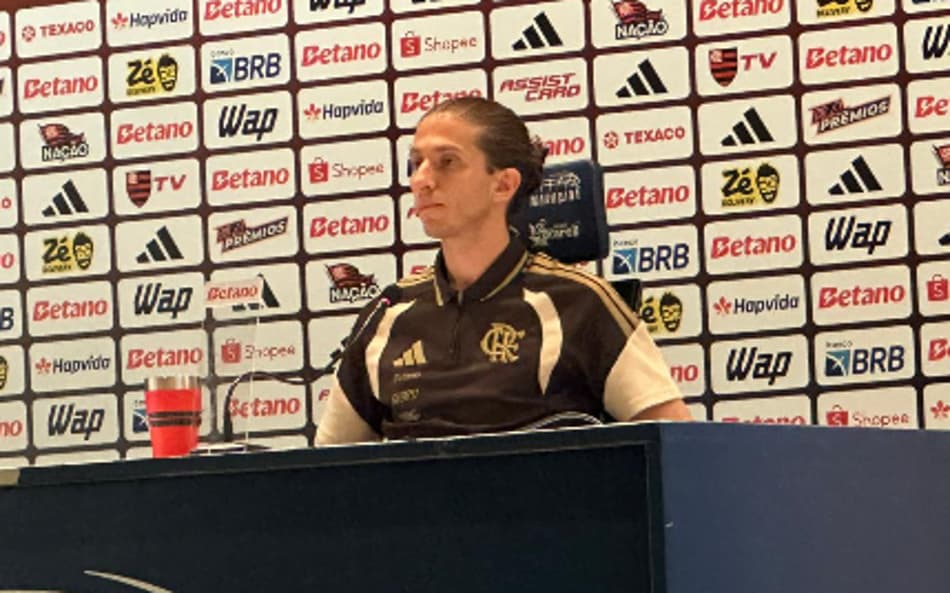 Filipe Luís durante coletiva de imprensa (Foto: Lucas Borges/Lance!)