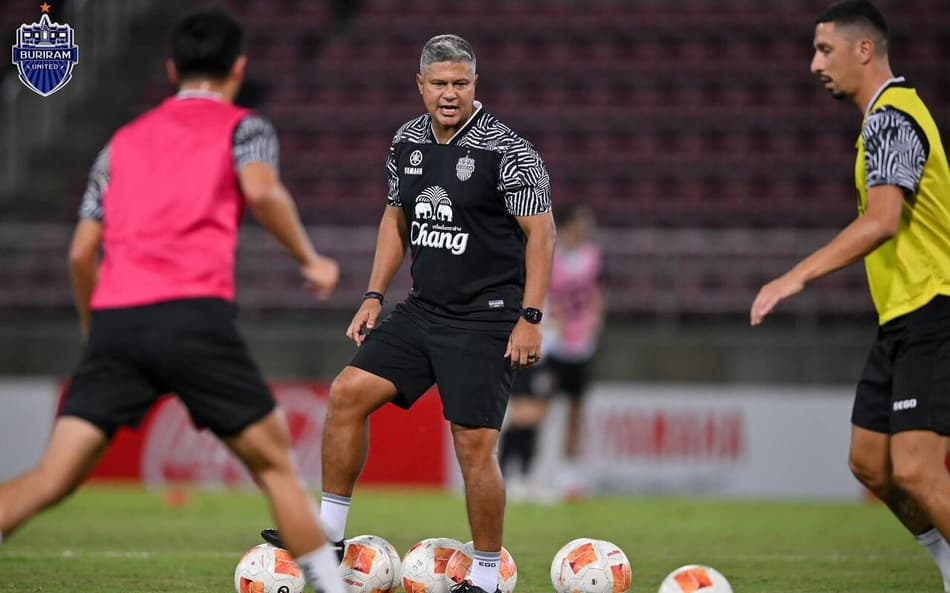 Emerson Pereira no Buriram United (Foto: Divulgação / Buriram United)