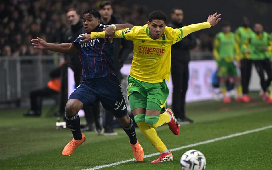 Endrick foi expulso após disputar bola com Tabibou em Nantes x Lyon