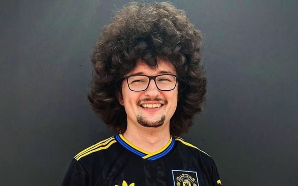 Frank Ilett é o torcedor Manchester United que prometeu não cortar o cabelo até o clube não vencer cinco jogos seguidos (Foto: Reprodução)