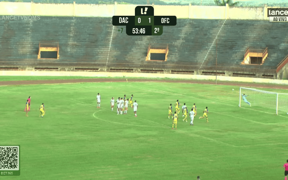 Gol de falta de Denilton, do Dourados, para empatar contra o Operário-MS (Foto: Lance!TV)