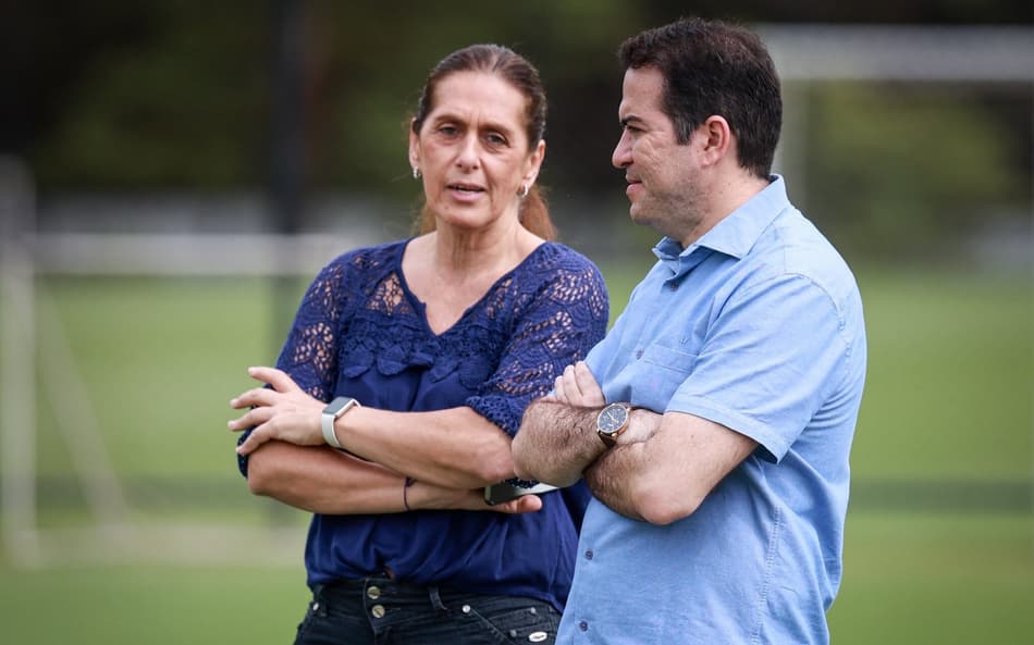 Íris Sesso e Marcelo Paz durante treino do time feminino do Corinthians. (Foto: Rodrigo Gazzanel / Corinthians)