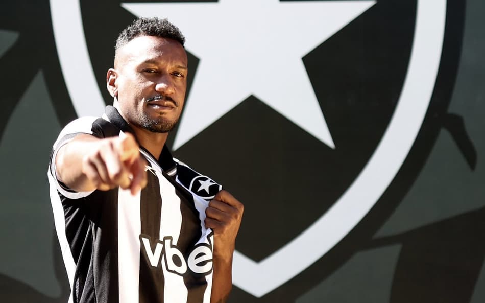 Edenílson é o novo reforço do Botafogo (Foto: Vítor Silva/Botafogo)