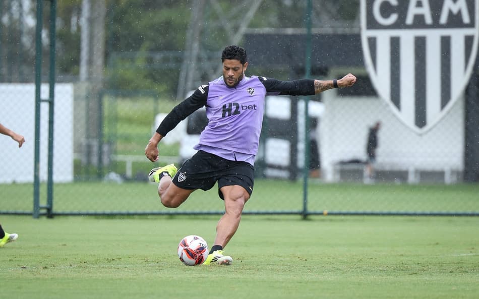 Hulk em treino na Cidade do Galo (Foto: Pedro Souza / Atlético)