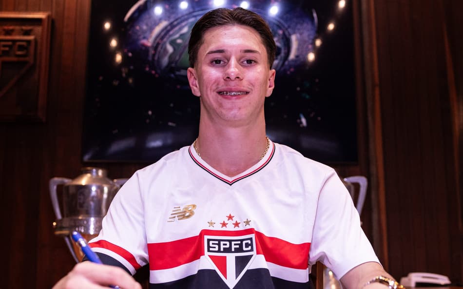 Com multa de 60 milhões, jogador da base assina contrato profissional com o São Paulo