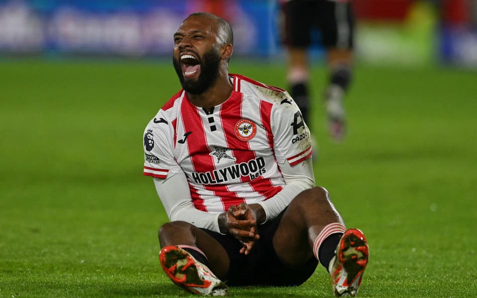 Igor Thiago comemorando gol pelo Brentford (Foto: Glyn Kirk/AFP)