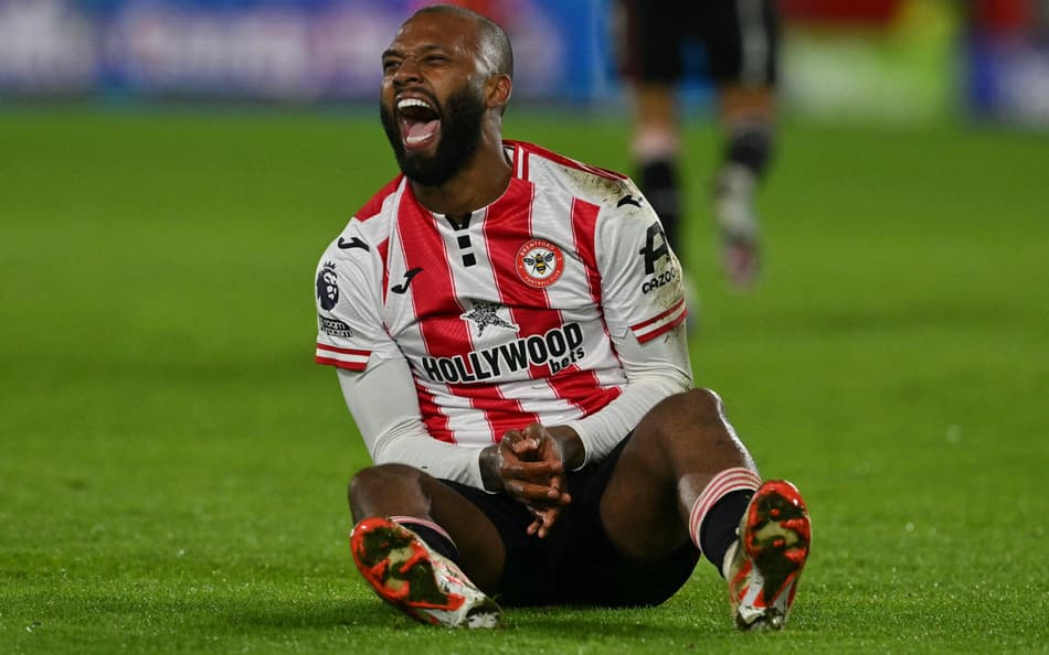 Igor Thiago comemorando gol pelo Brentford (Foto: Glyn Kirk/AFP)