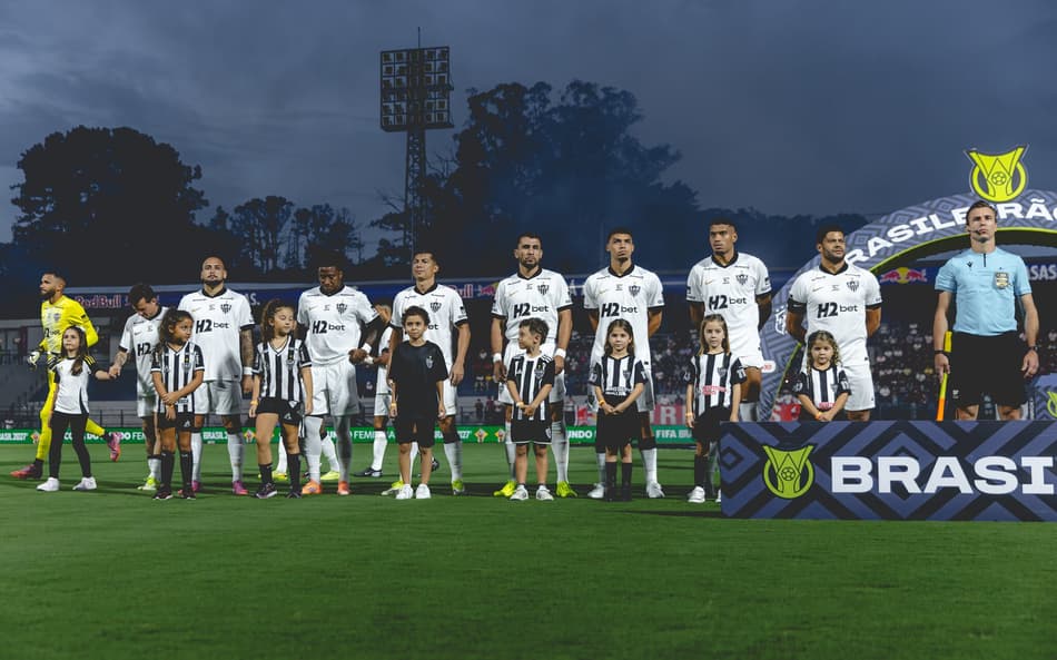Jogadores do Atlético contra o Bragantino (Foto: Pedro Souza / Atlético)