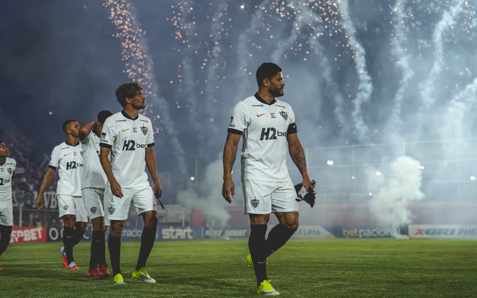 Jogadores do Atlético contra o Itabirito (Foto: Pedro Souza / Atlético)
