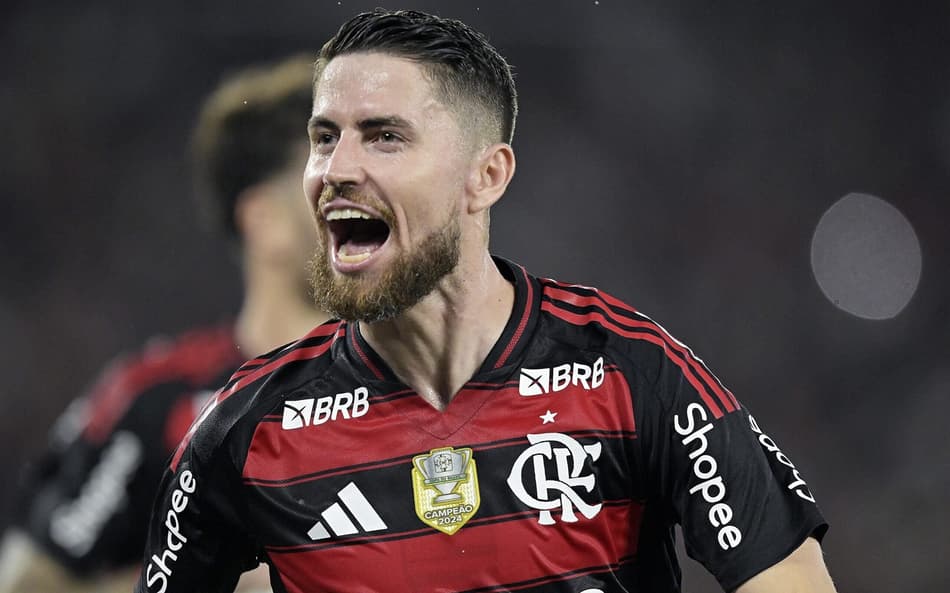 Jorginho jogador do Flamengo comemora seu gol durante partida contra o Bragantino