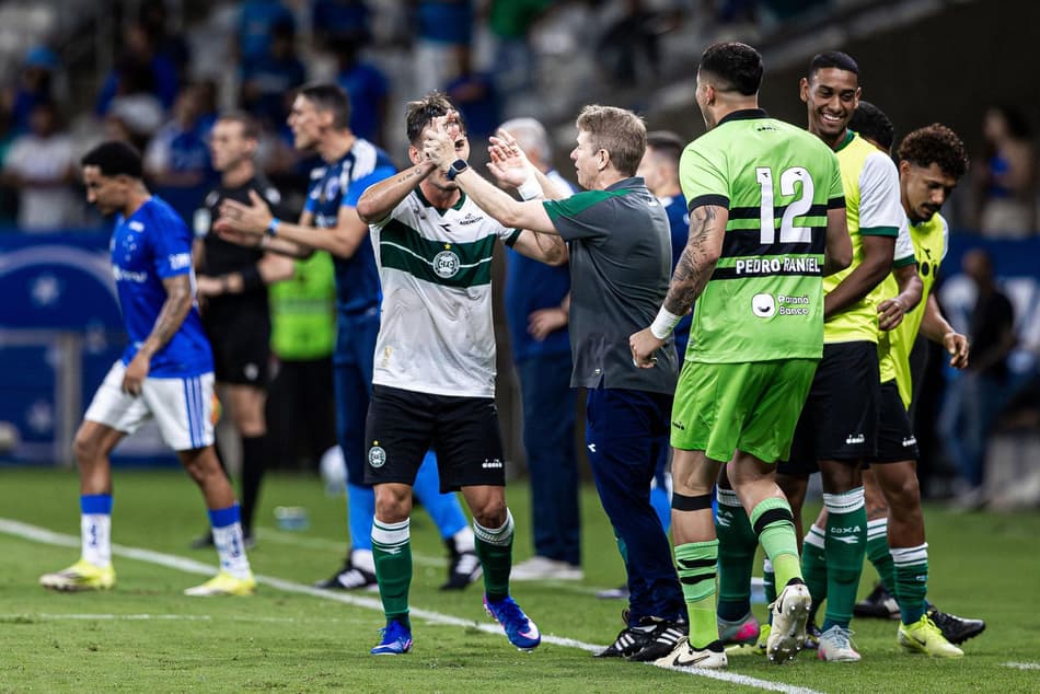 Lavega Fernando Seabra Cruzeiro Coritiba Campeonato Brasileiro 2026